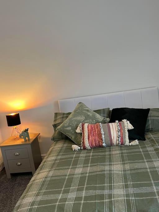 The White House - Cheerful 3 Bedroom Home In Wigan - Ince - Sleeps 7 - Parking - Work Space - Great Motorway Links 外观 照片
