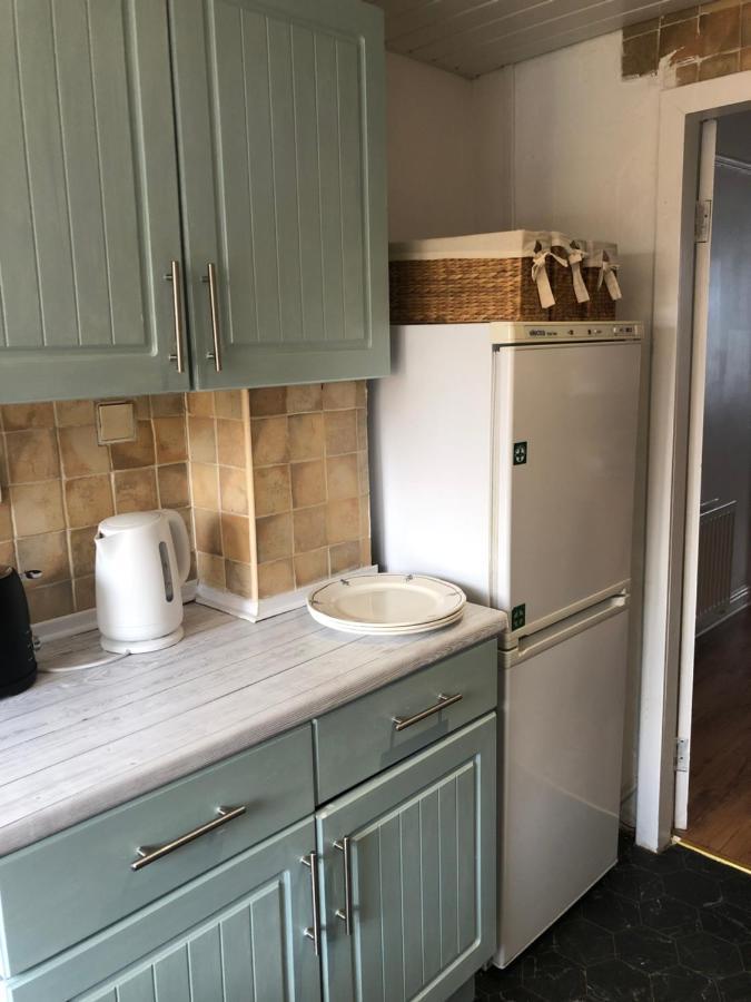 The White House - Cheerful 3 Bedroom Home In Wigan - Ince - Sleeps 7 - Parking - Work Space - Great Motorway Links 外观 照片